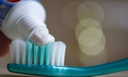 Ученые связали чистку зубов с профилактикой импотенции